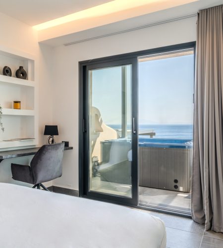 family-with-jacuzi-view